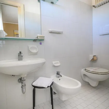 Lina Angolo Viale Dante 3*
