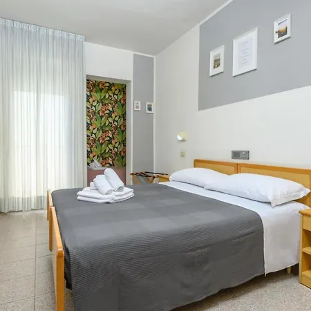 Lina Angolo Viale Dante 3*