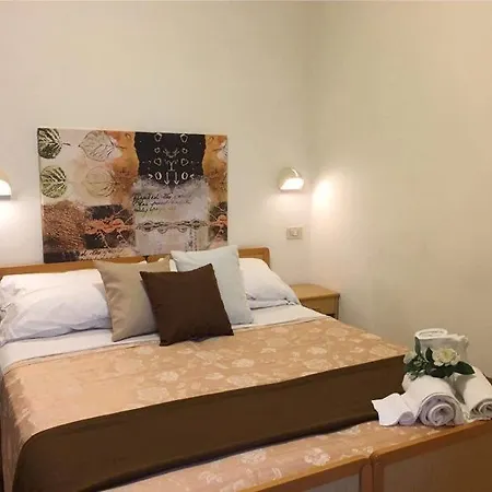 Lina Angolo Viale Dante 3* Riccione