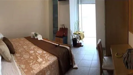 Hotell Lina Angolo Viale Dante 3*