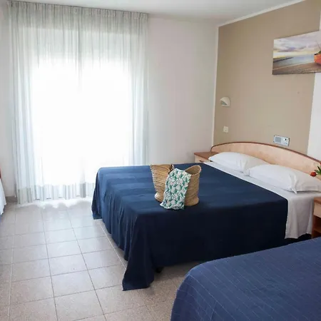 Hotell Lina Angolo Viale Dante 3*