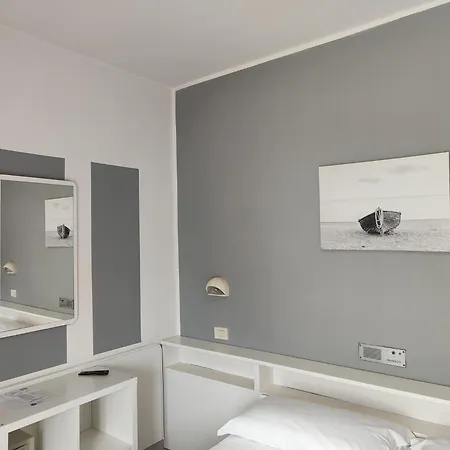 Lina Angolo Viale Dante Hotel 3*